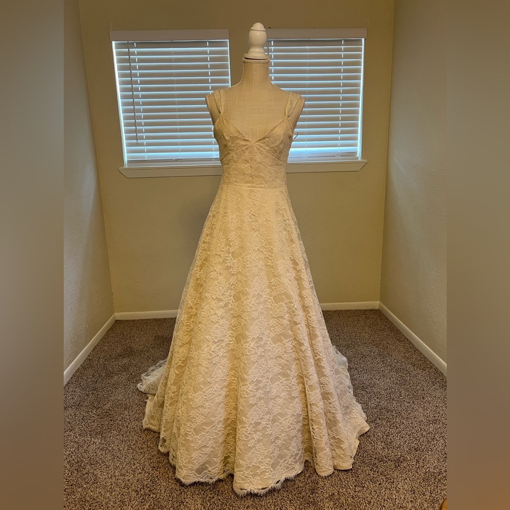 Monique Lhuillier Wedding Dress.